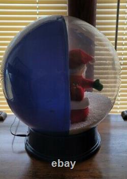 2006 Gemmy Santa and Reindeer Sleigh Tabletop globe 16 in Tall Very Rare Large