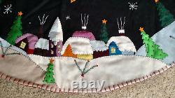 59.5 60 Hand made Wool CHRISTMAS TREE SKIRT SANTA SLEIGH REINDEER Scene