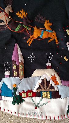 59.5 60 Hand made Wool CHRISTMAS TREE SKIRT SANTA SLEIGH REINDEER Scene