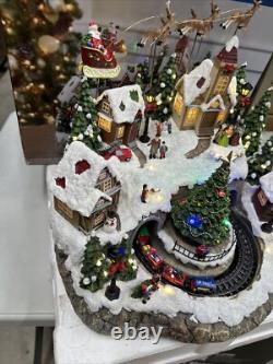 Animated Mountain Train Christmas Village Santa Sleigh Reindeer Musical 17 NEW