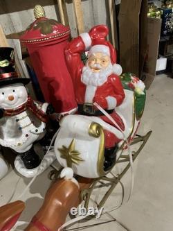 General foam santa in sleigh +1 reindeer blowmold 72