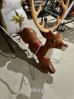 General foam santa in sleigh +1 reindeer blowmold 72