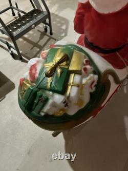 General foam santa in sleigh +1 reindeer blowmold 72