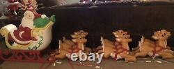 Grand Venture Santa Claus Sleigh With (9) Flying Reindeer Blow Molds