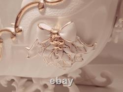 Grandeur Noel 2001 Collectors Edition Porcelain Santa and Sleigh Set withReindeer