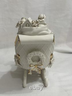 Grandeur Noel Porcelain Santa Sleigh Reindeer Collector's Edition 2000 Boxed