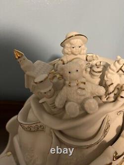 Grandeur Noel Porcelain Santa Sleigh with Reindeers CHRISTMAS Collectors Edition