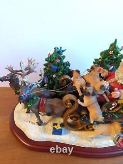 RARE! DANBURY MINT PUGS DOG CHRISTMAS SANTA'S SLEIGH With REINDEER LIGHTS UP