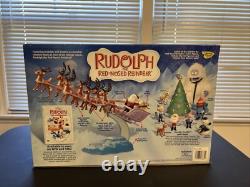Rudolph Santa's Sleigh and Reindeer Team Playset 2004 Memory Lane