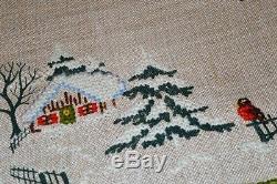 Santa & His Reindeer Sleigh & Village! Vtg Yarn Hand Emb Christmas Tablecloth