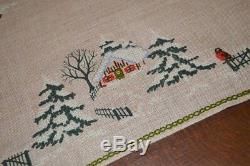 Santa & His Reindeer Sleigh & Village! Vtg Yarn Hand Emb Christmas Tablecloth