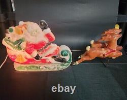 VTG EMPIRE BLOW MOLD SANTA IN SLEIGH TWO REINDEERS LIGHTS UP 70s TABLE TOP SIZE