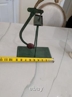 Vtg Balance Toy Santa Sleigh & Reindeer Balancing Metal Folk Art Pendulum Xmas